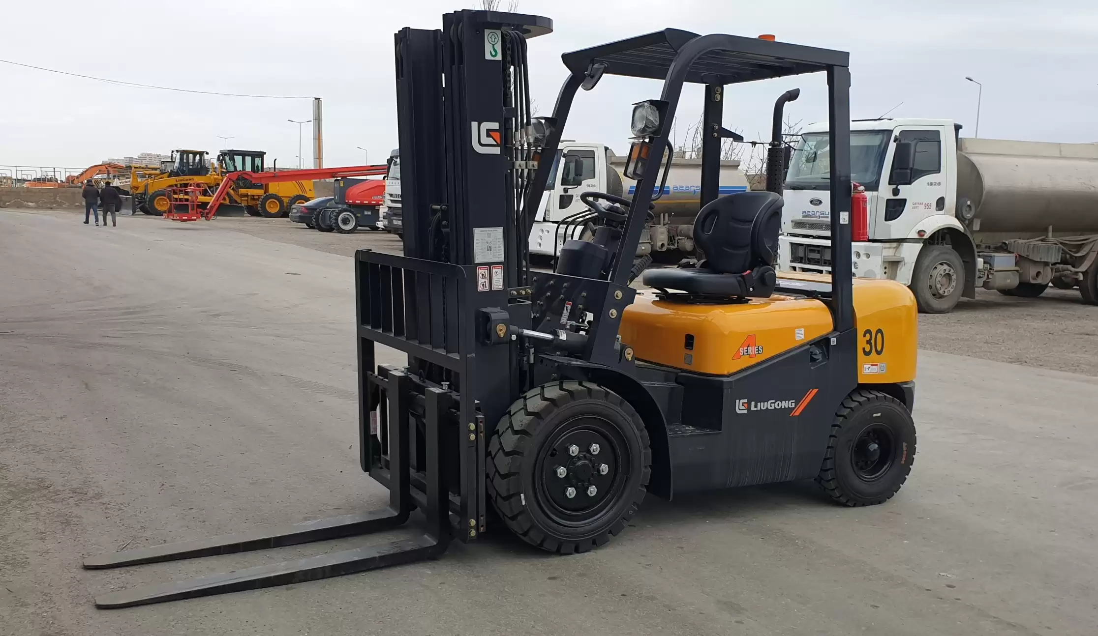 Dizel Mühərrikli Çəngəlli Yükləyici (Forklift) Alarkən Əsas Nələrə Diqqət Yetirmək Lazımdır?